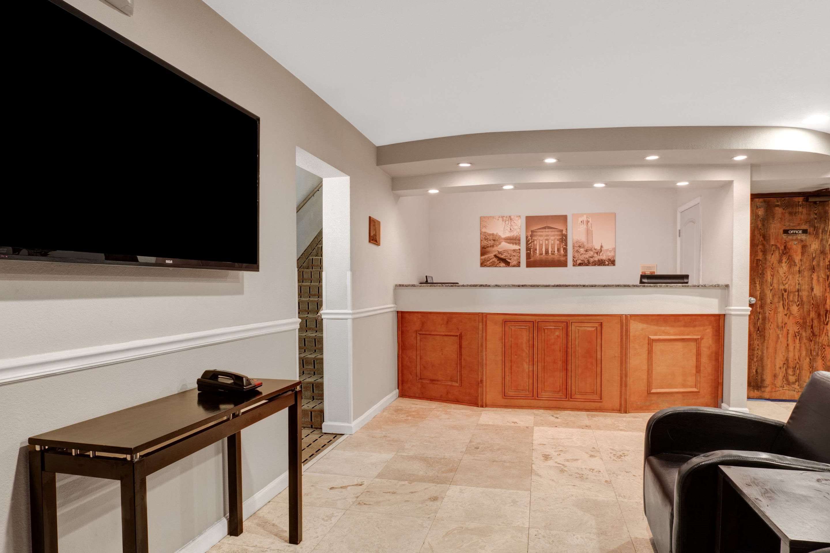 Receptionist