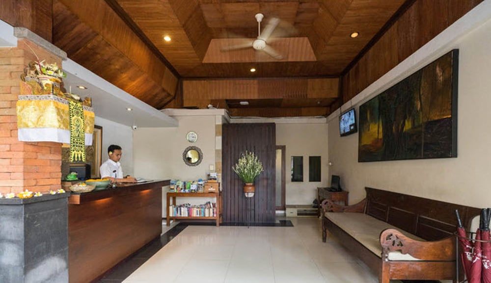 Receptionist