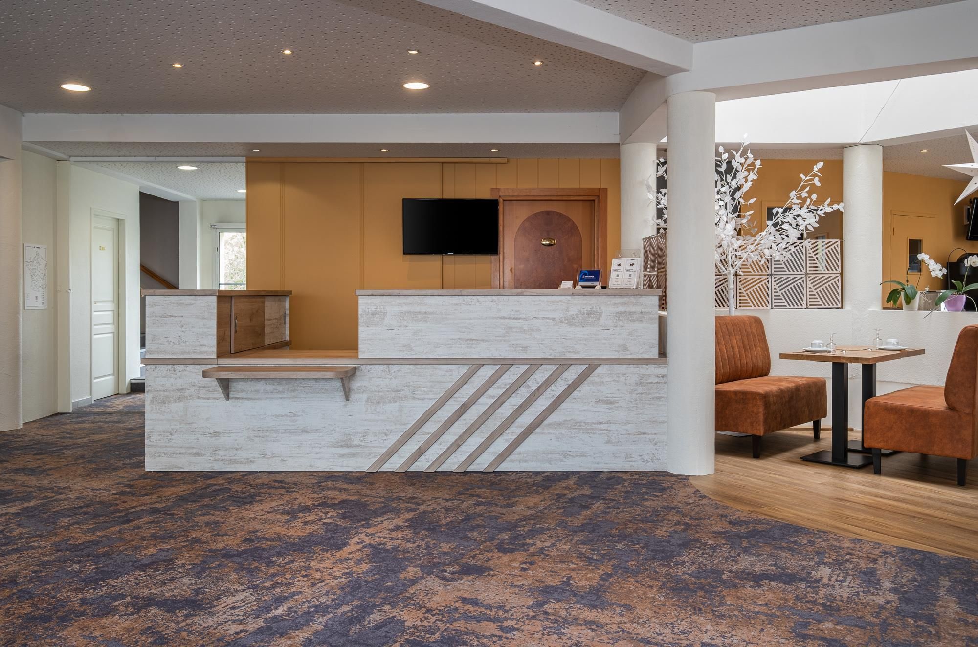 Receptionist
