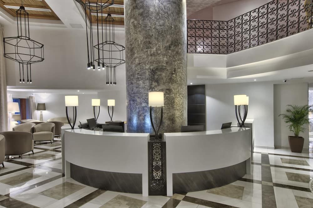 Receptionist