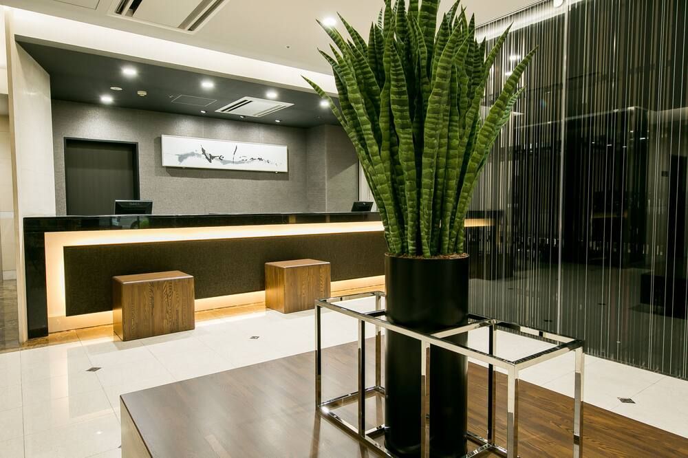 Receptionist