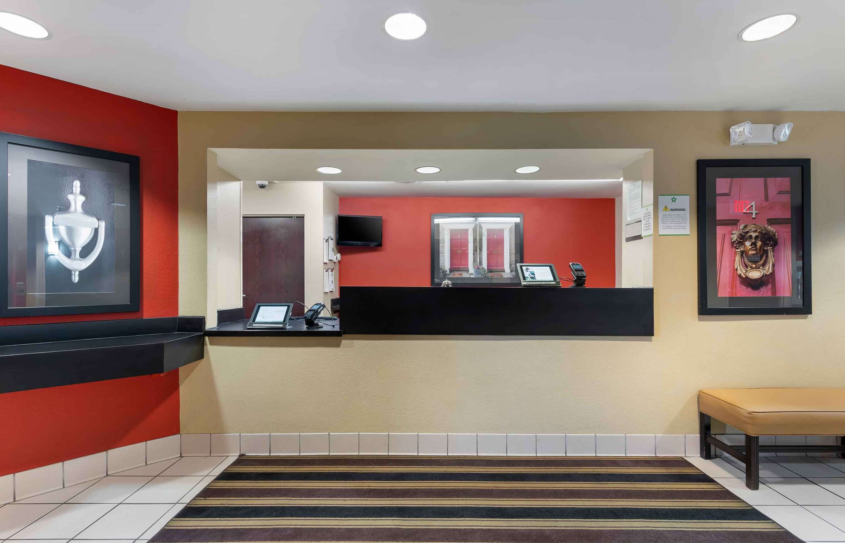 Receptionist