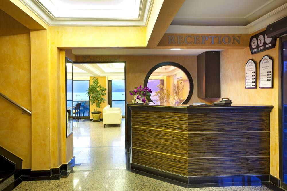 Receptionist