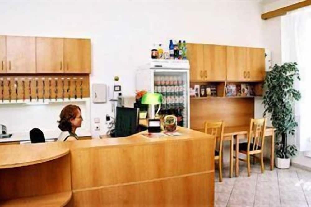 Receptionist