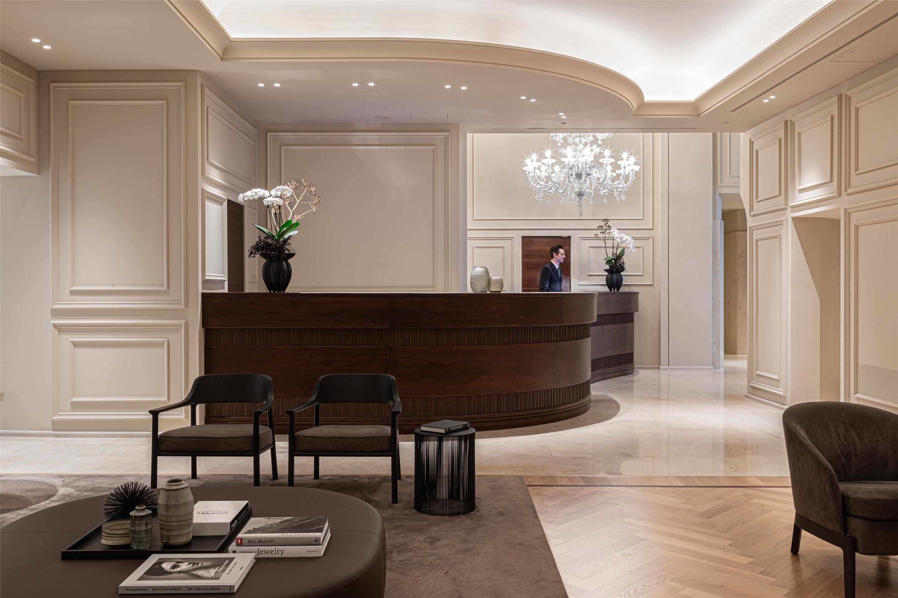 Receptionist