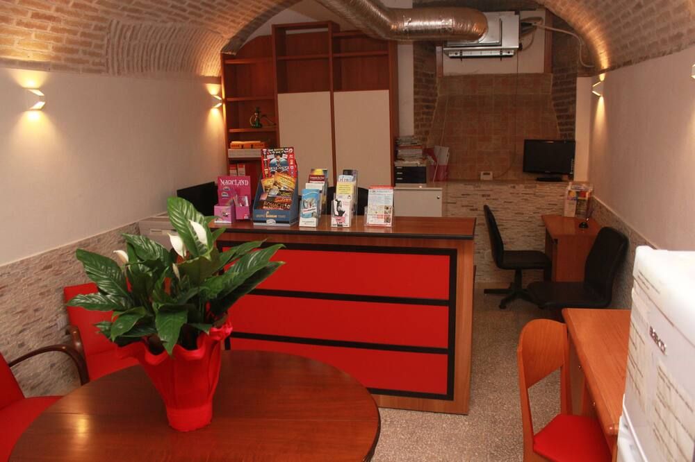Receptionist