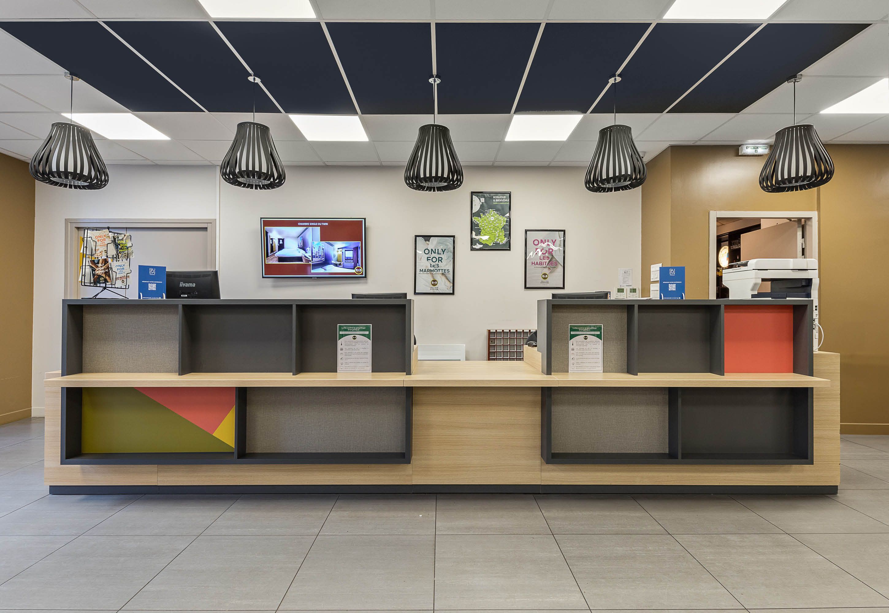 Receptionist