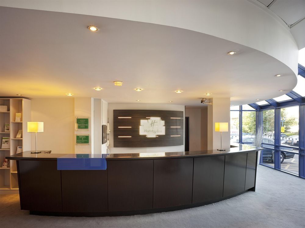 Receptionist