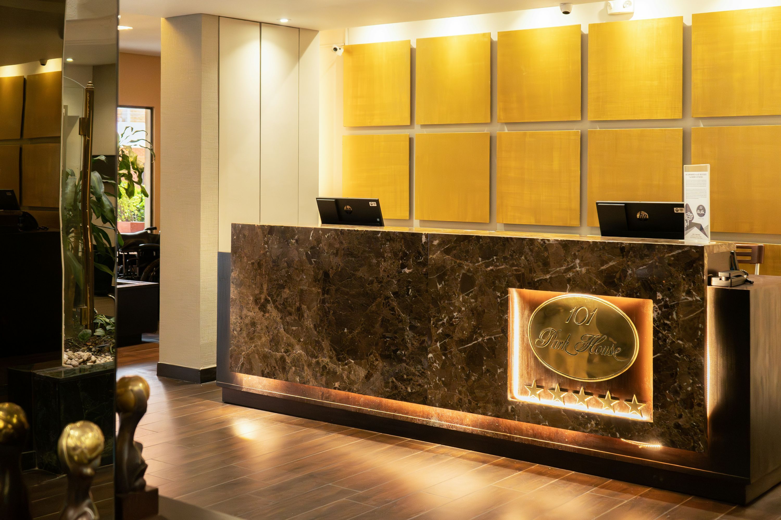 Receptionist