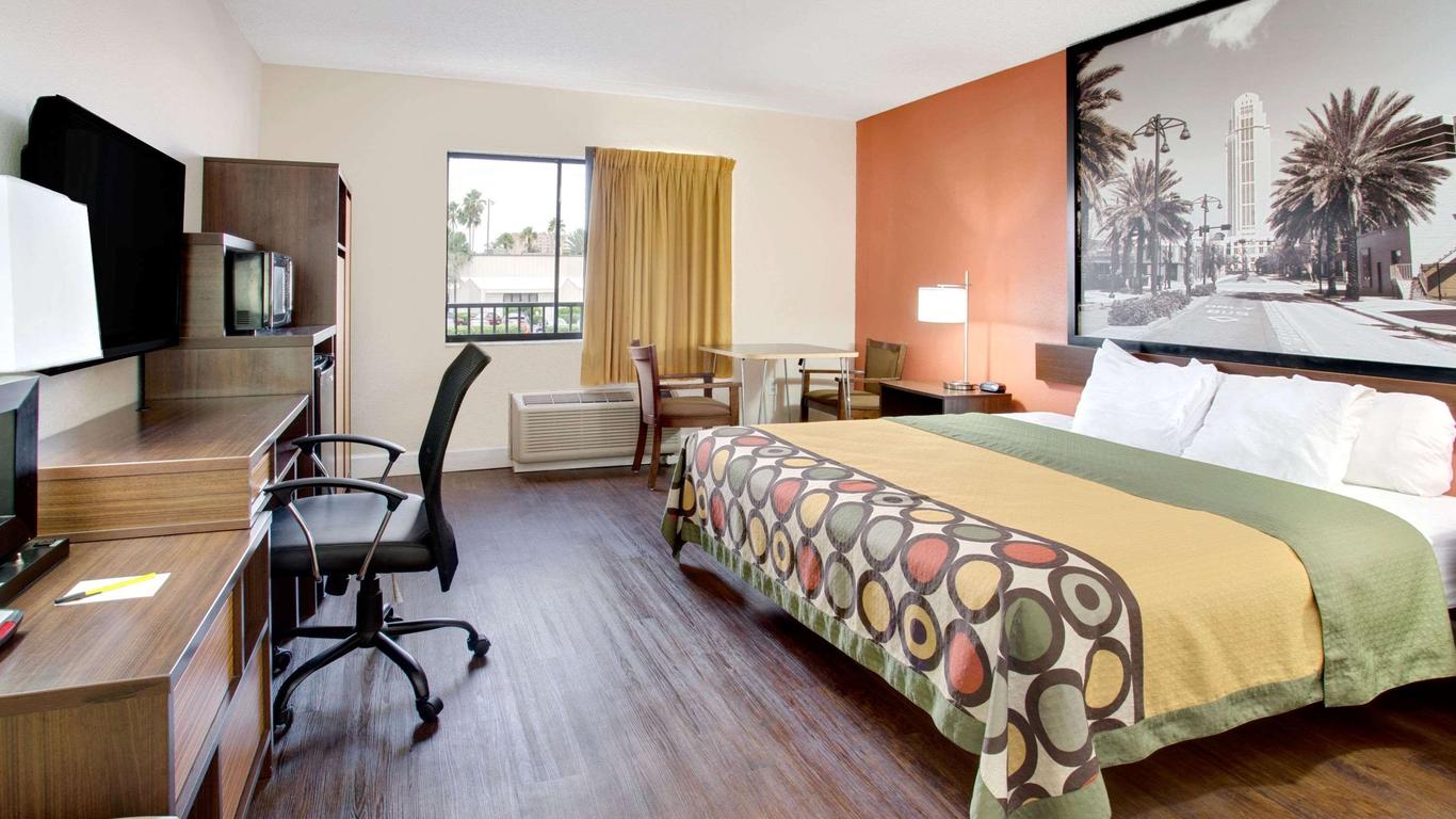 Super 8 by Wyndham Orlando International Drive