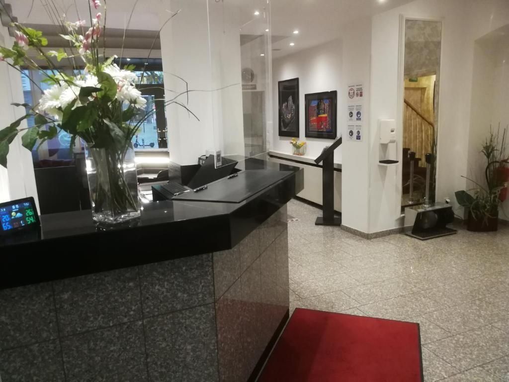 Receptionist