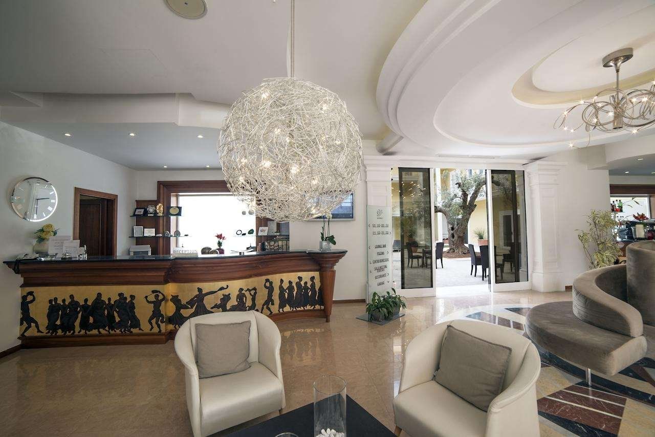 Receptionist