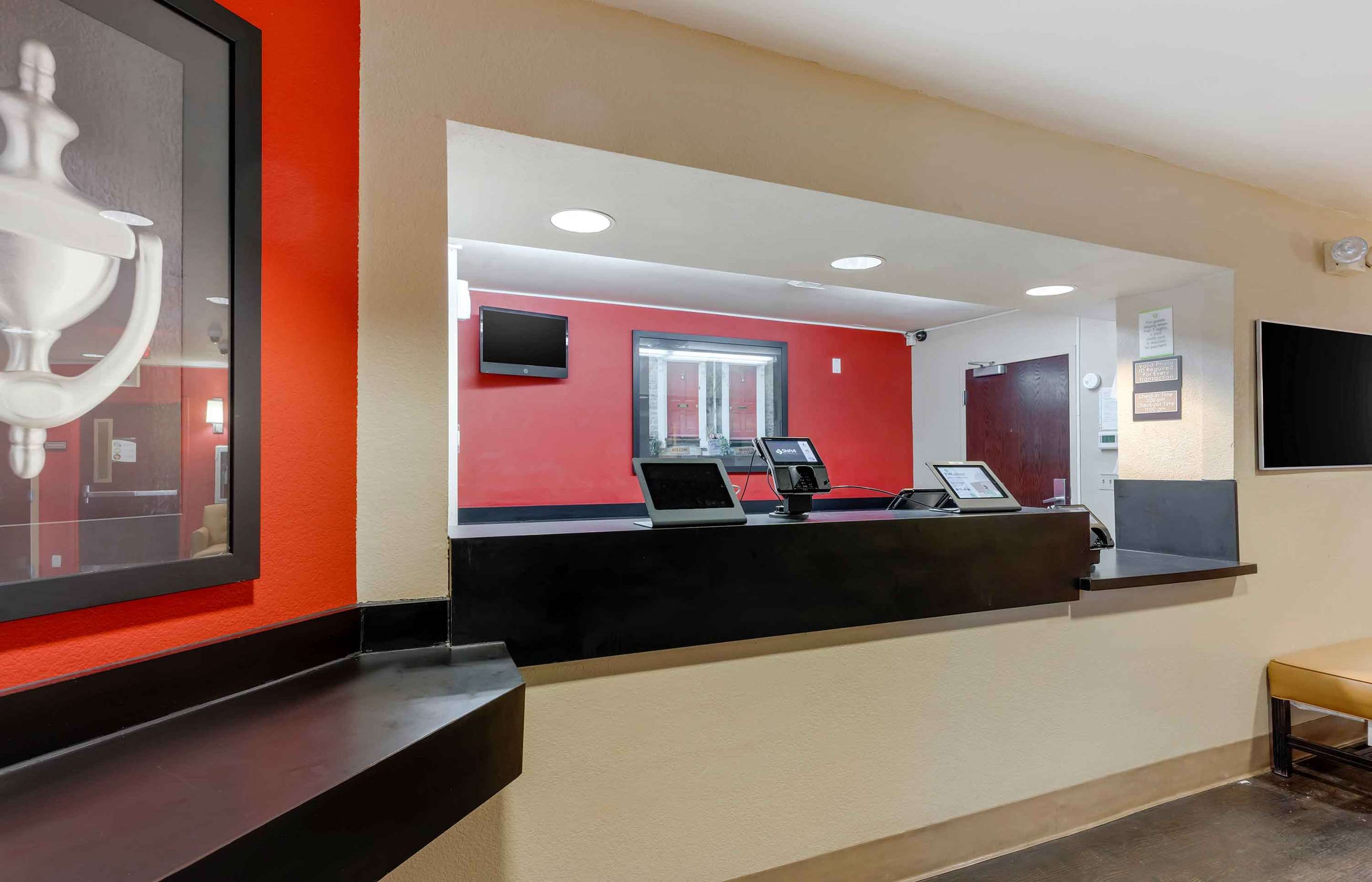 Receptionist