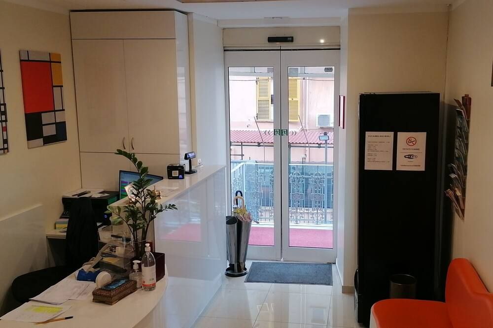 Receptionist