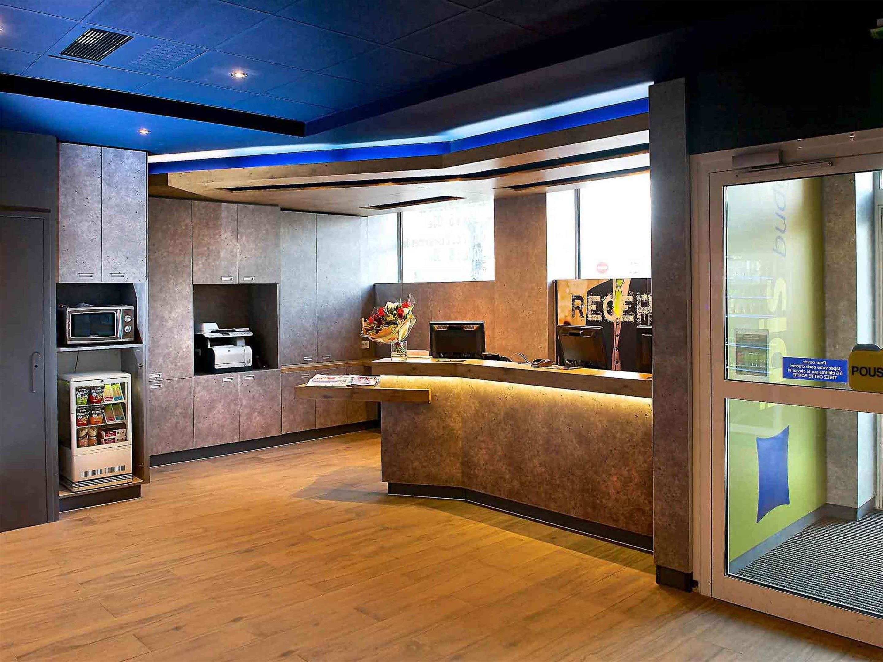 Receptionist