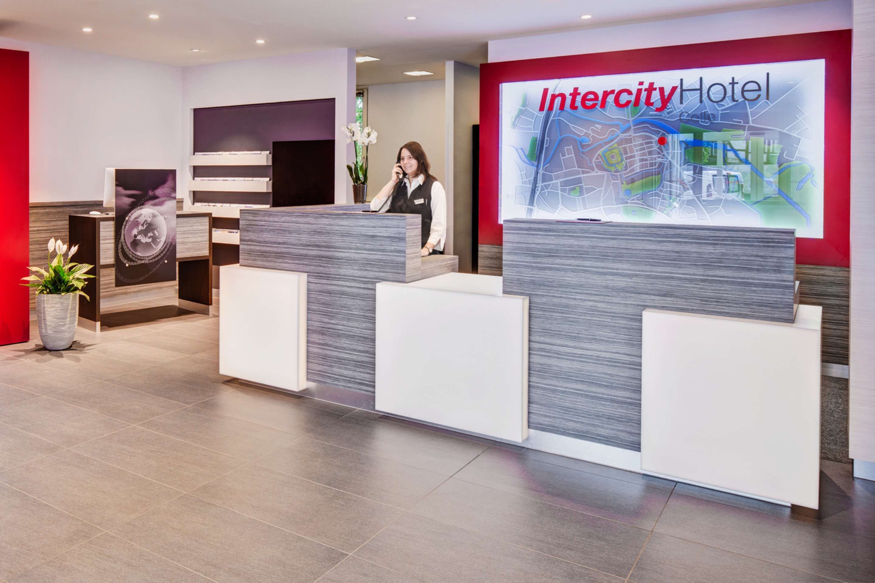 Receptionist