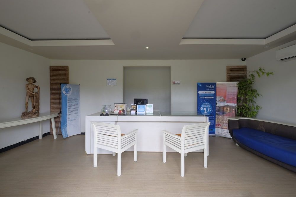 Receptionist