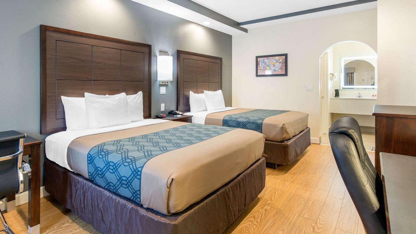 Econo Lodge Inn and Suites Houston Willowbrook