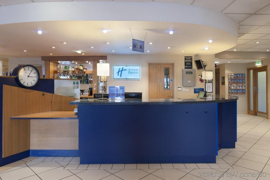 Receptionist