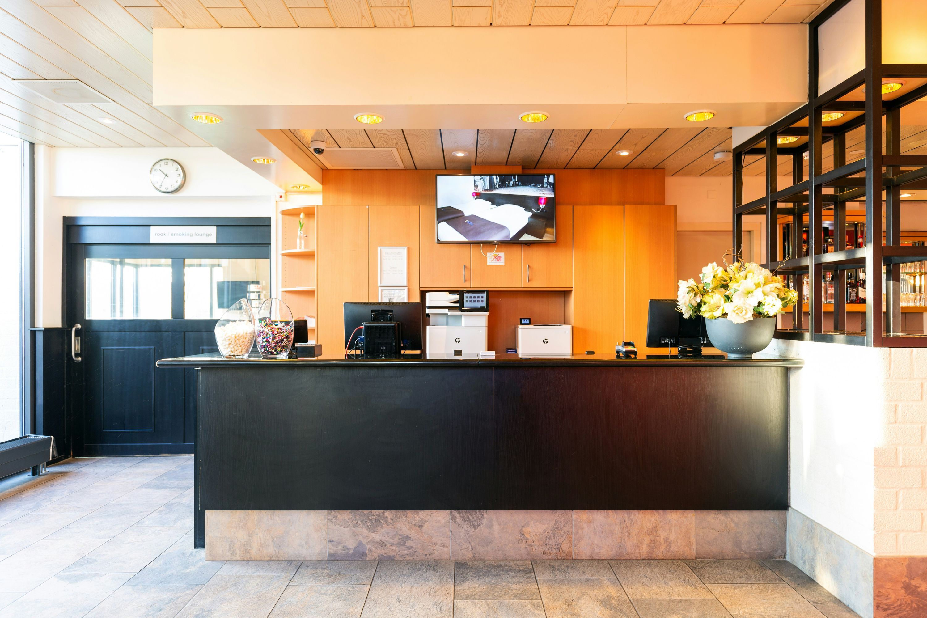 Receptionist