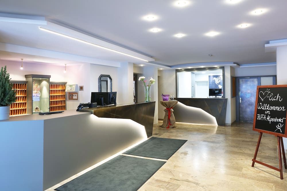 Receptionist