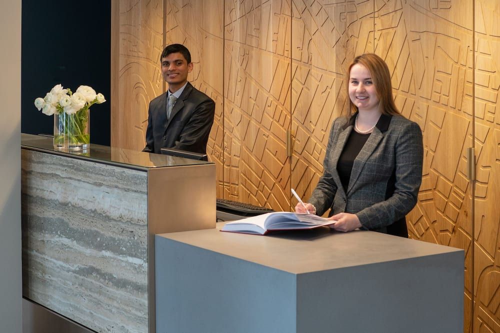 Receptionist