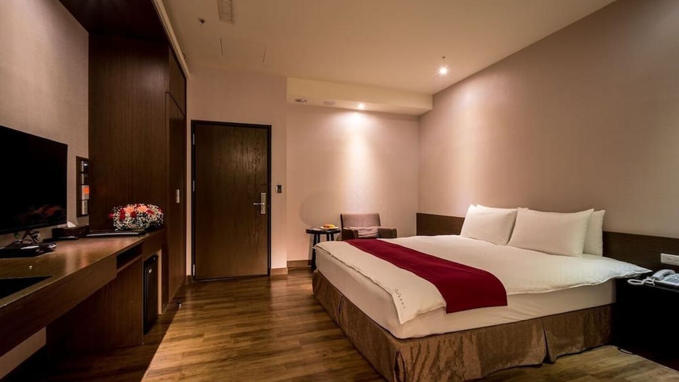 Chateau Rich Hotel