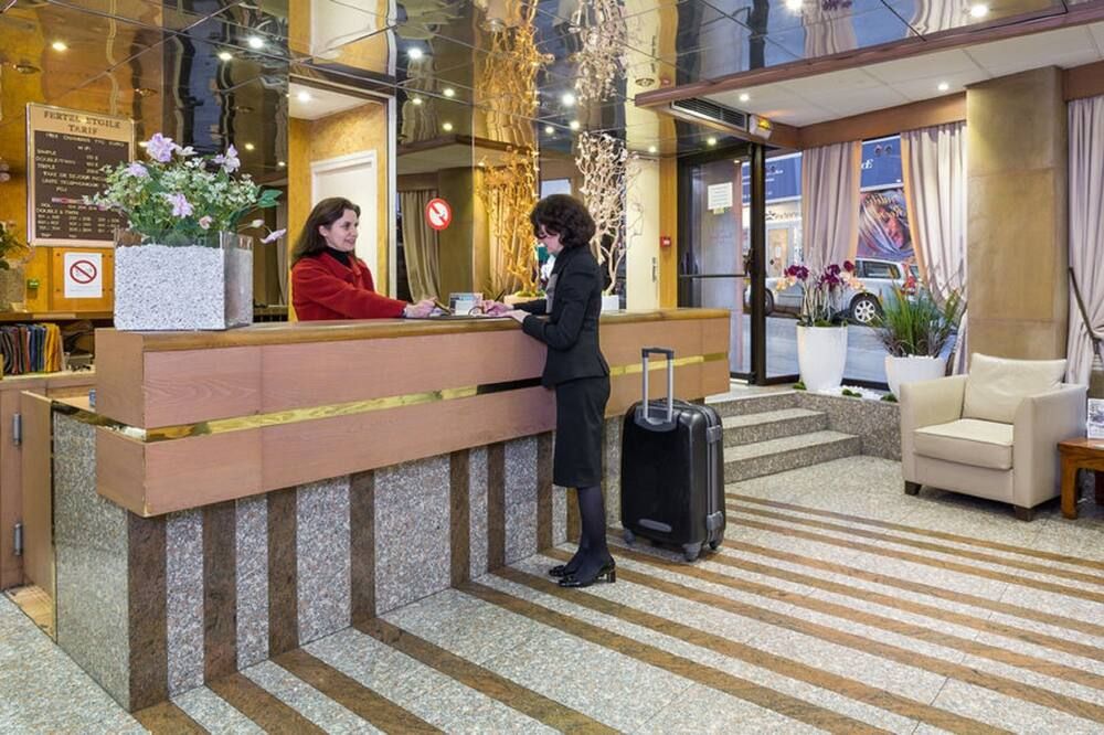 Receptionist