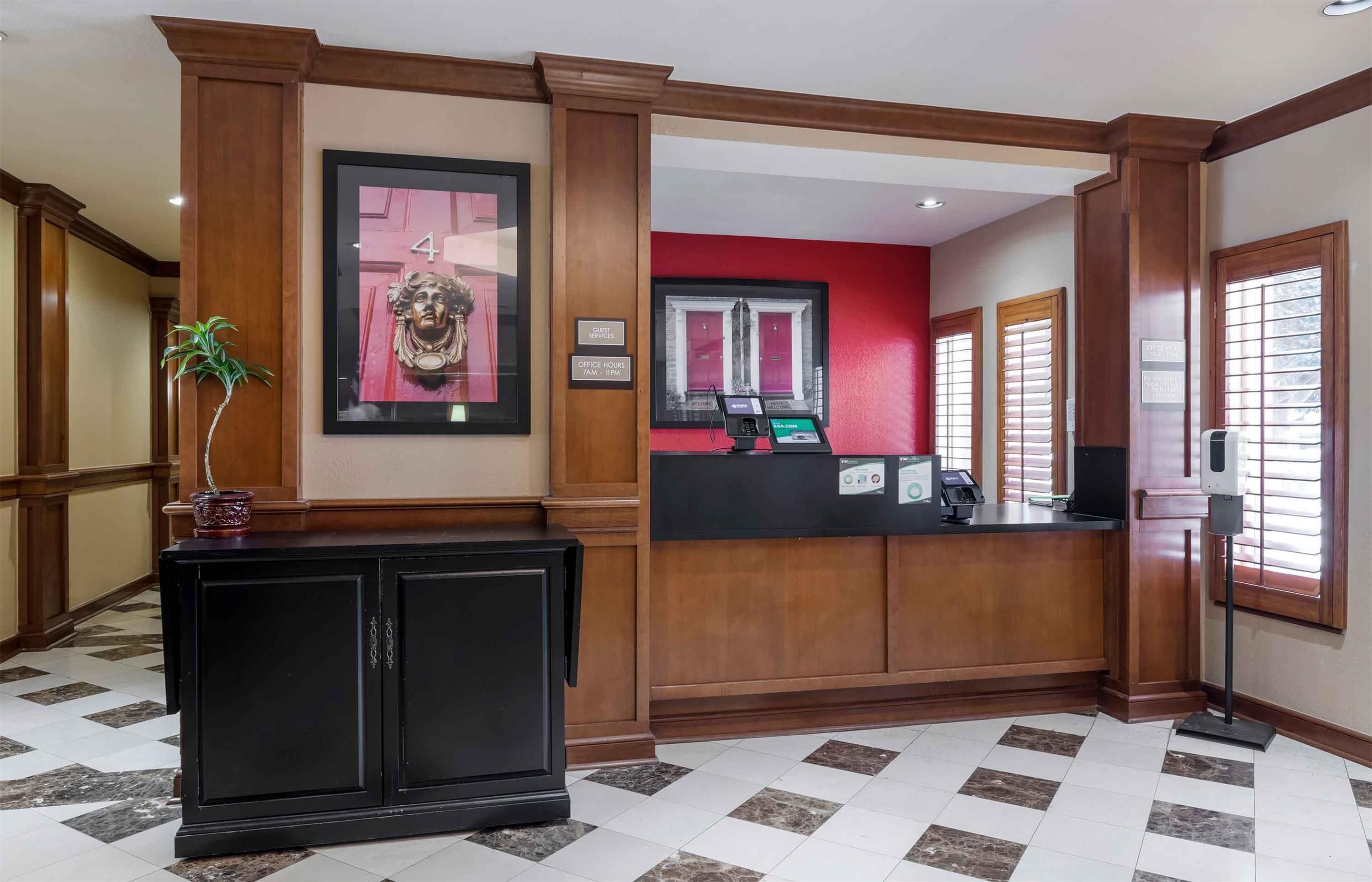 Receptionist