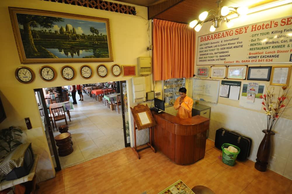 Receptionist