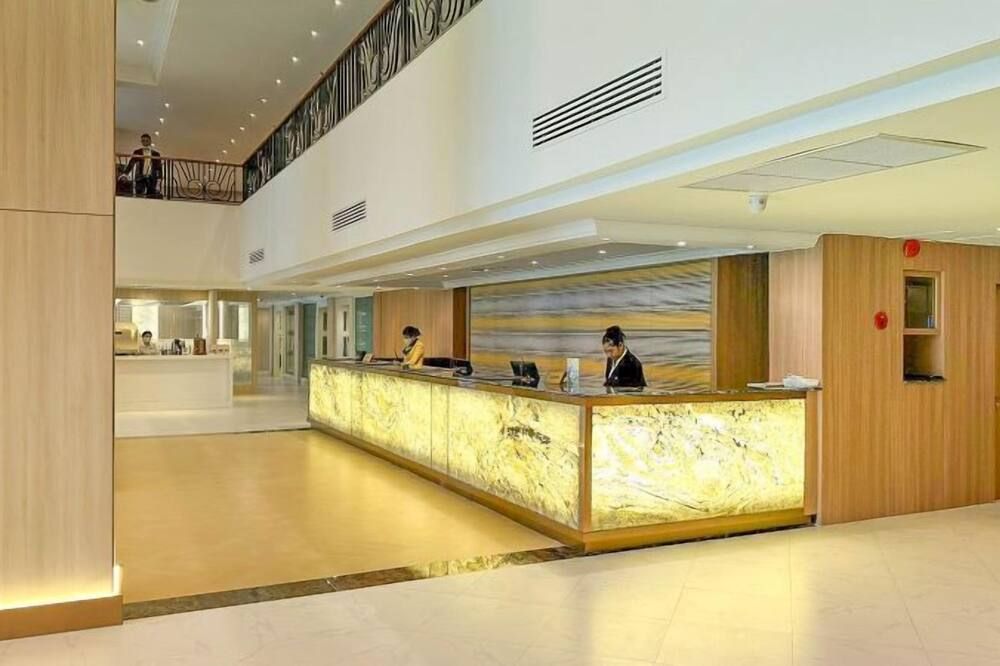 Receptionist