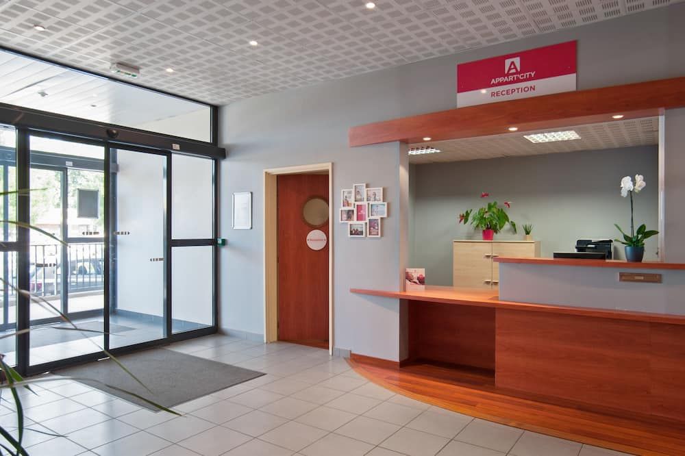 Receptionist
