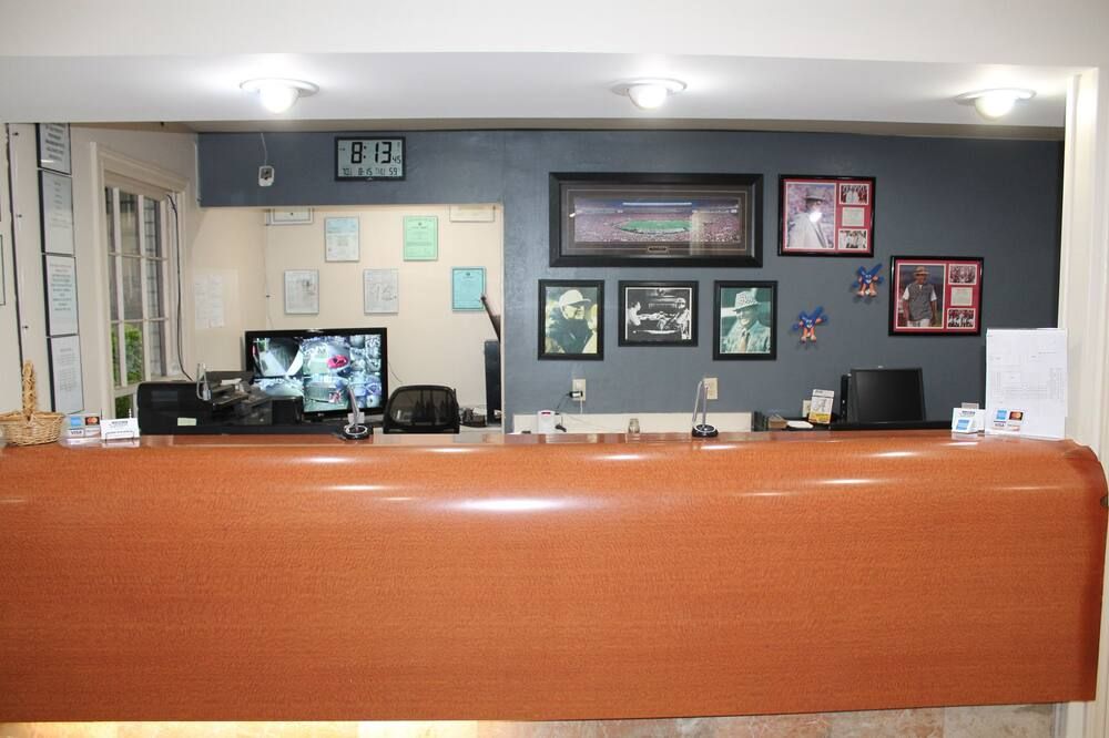 Receptionist