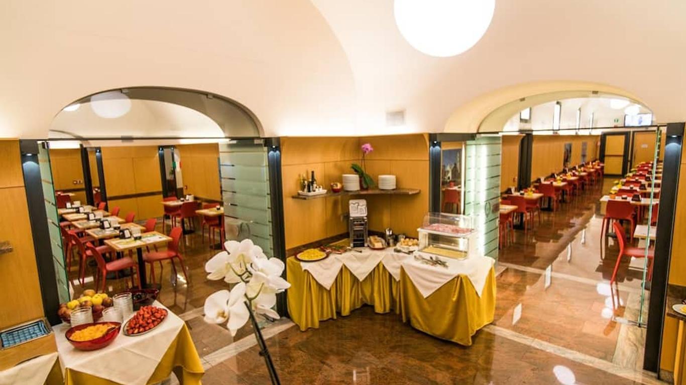 Le Petit Hotel