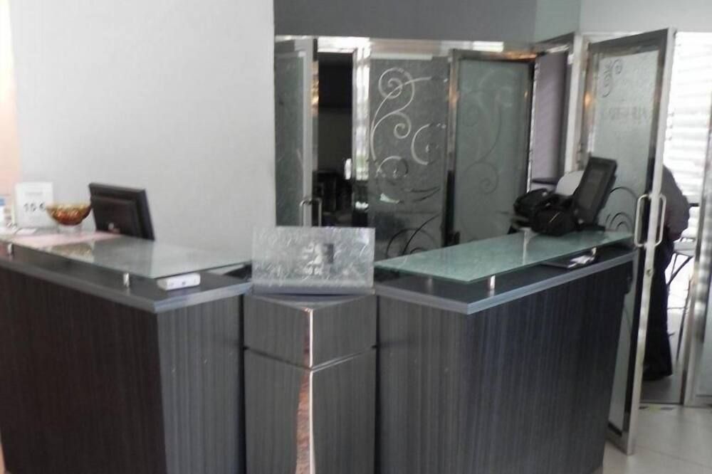 Receptionist