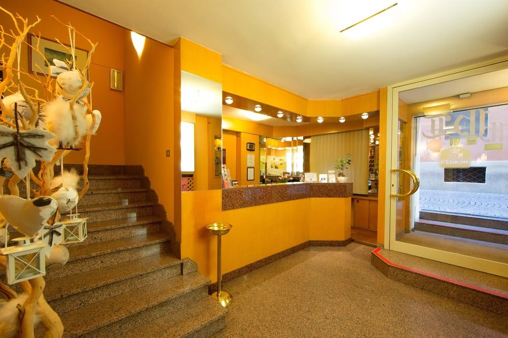 Receptionist