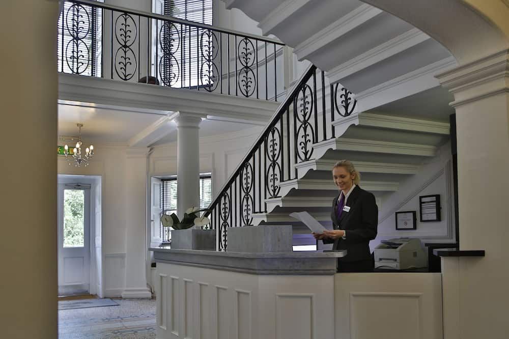 Receptionist