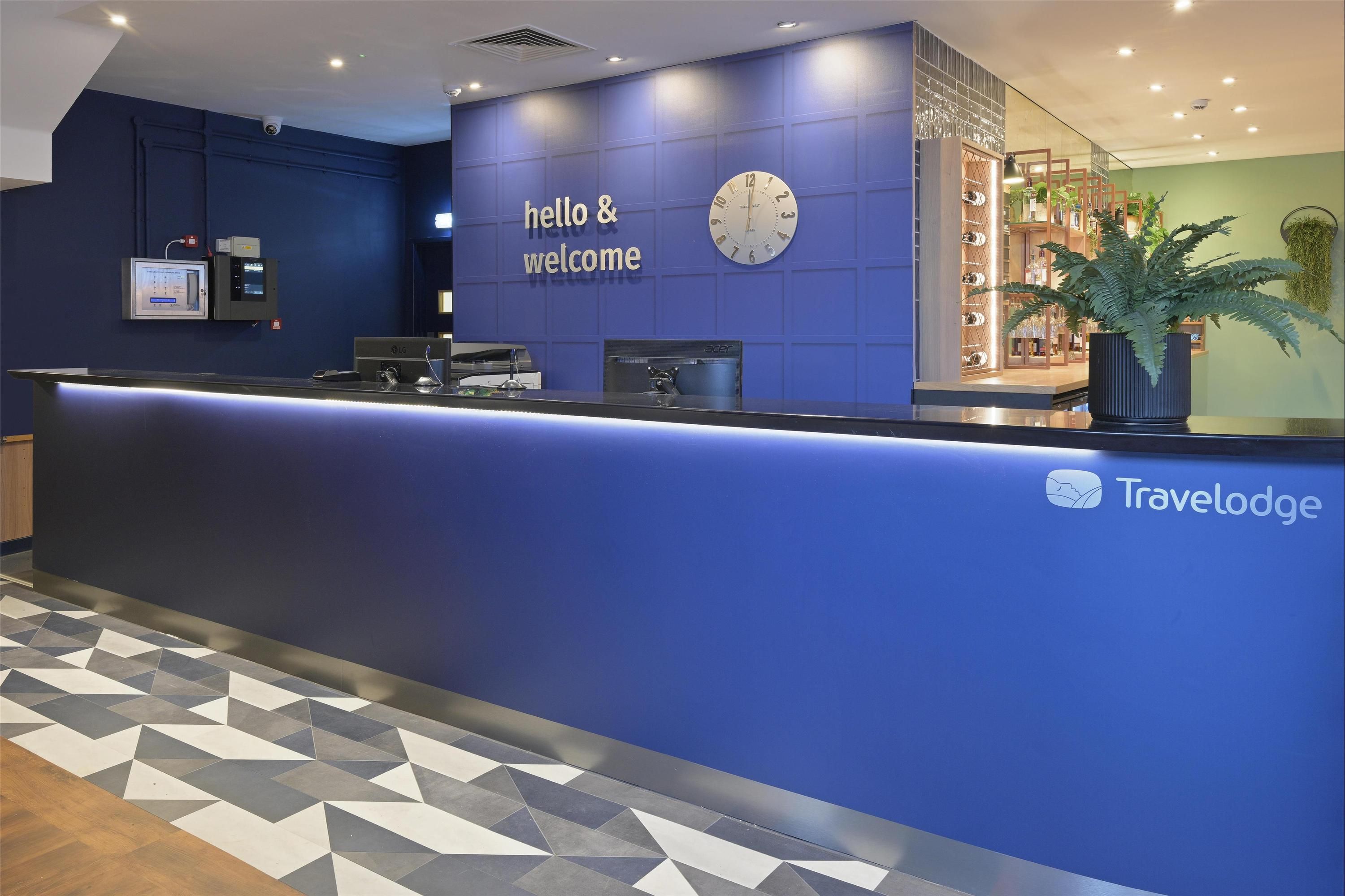 Receptionist