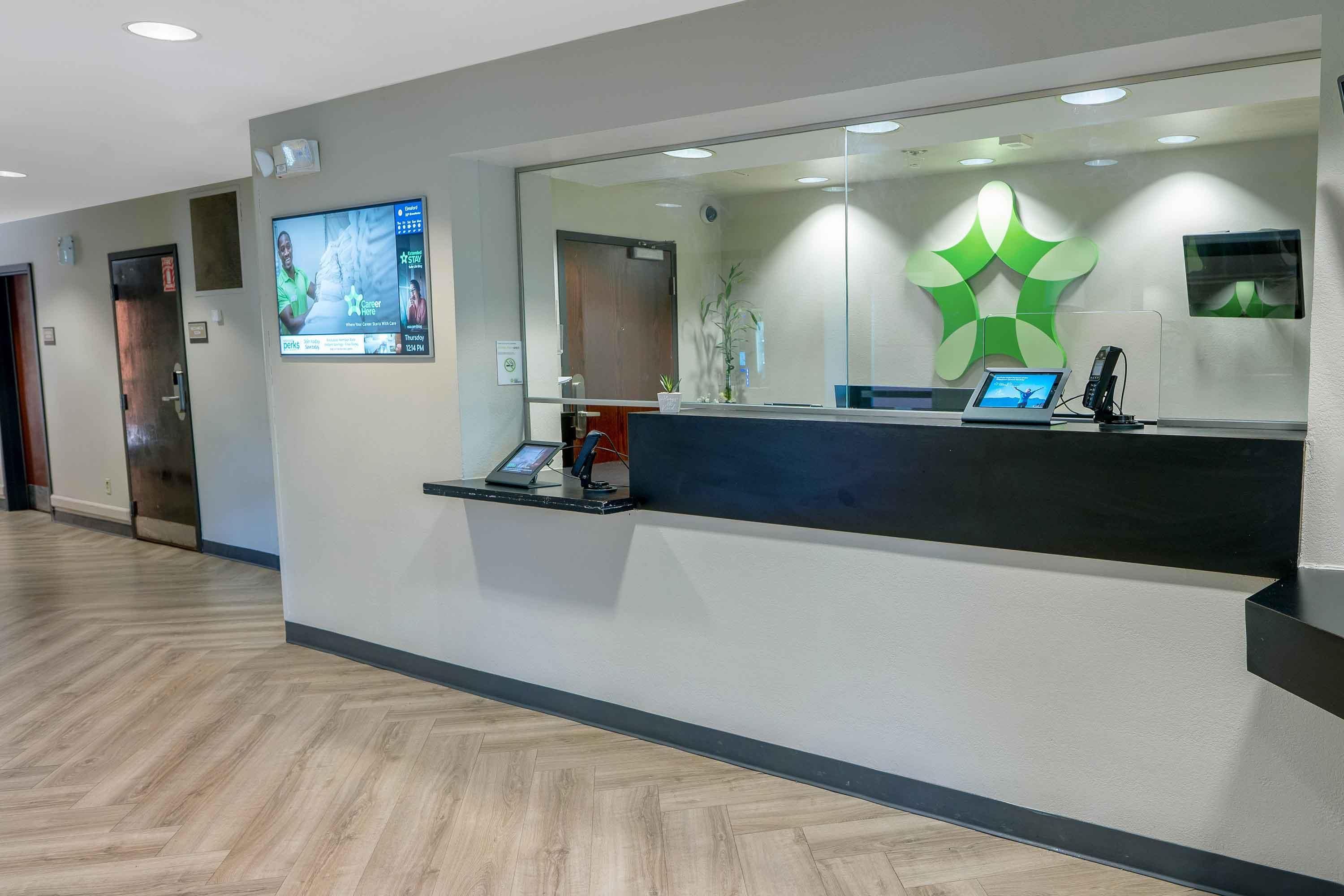 Receptionist