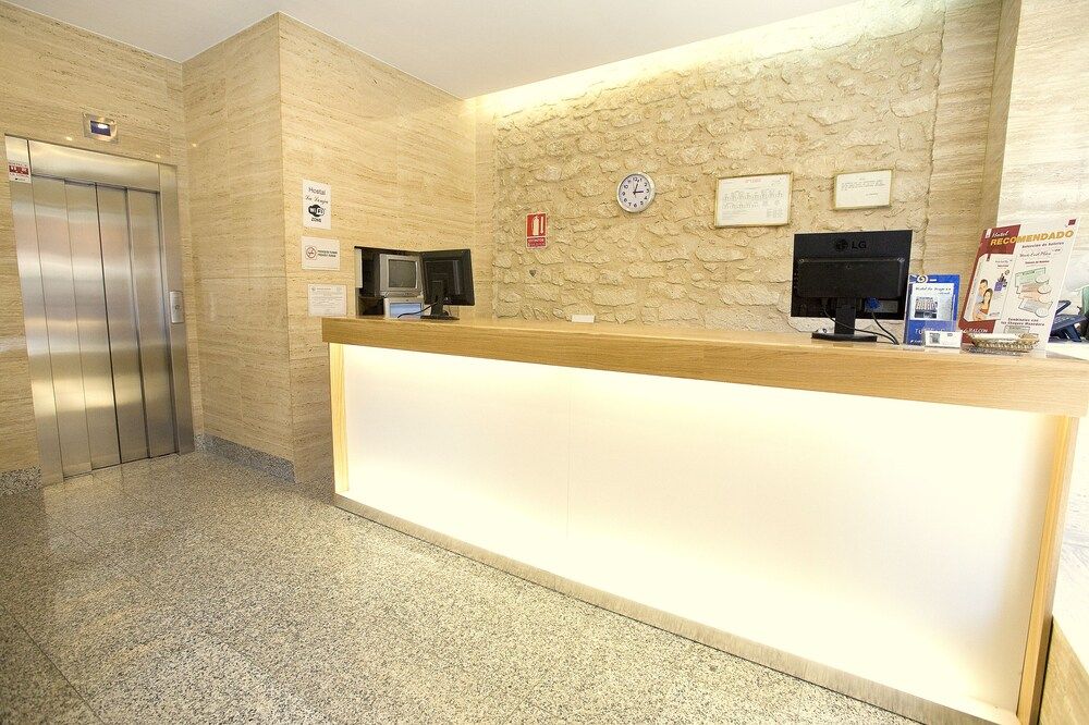 Receptionist