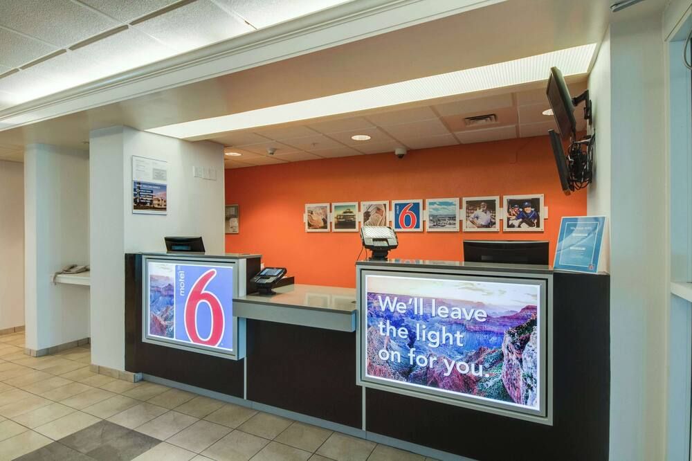 Receptionist