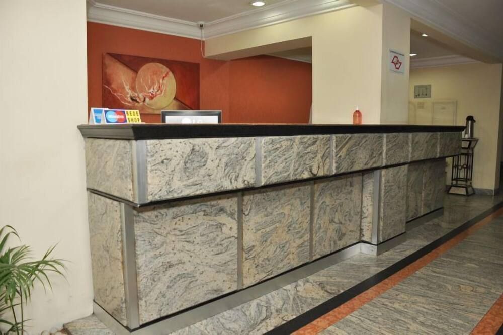 Receptionist