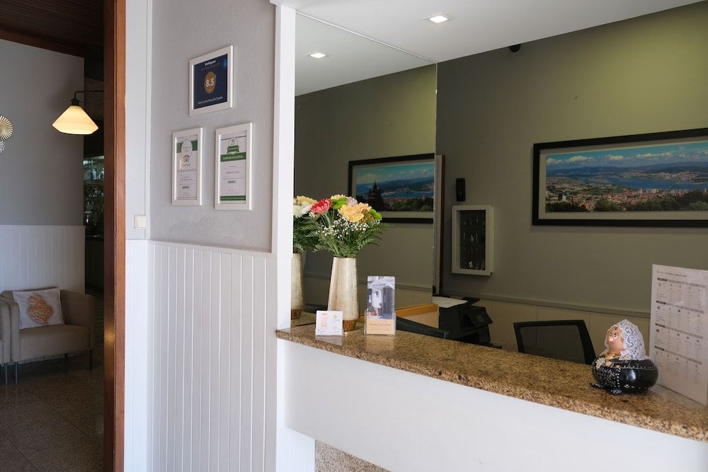Receptionist