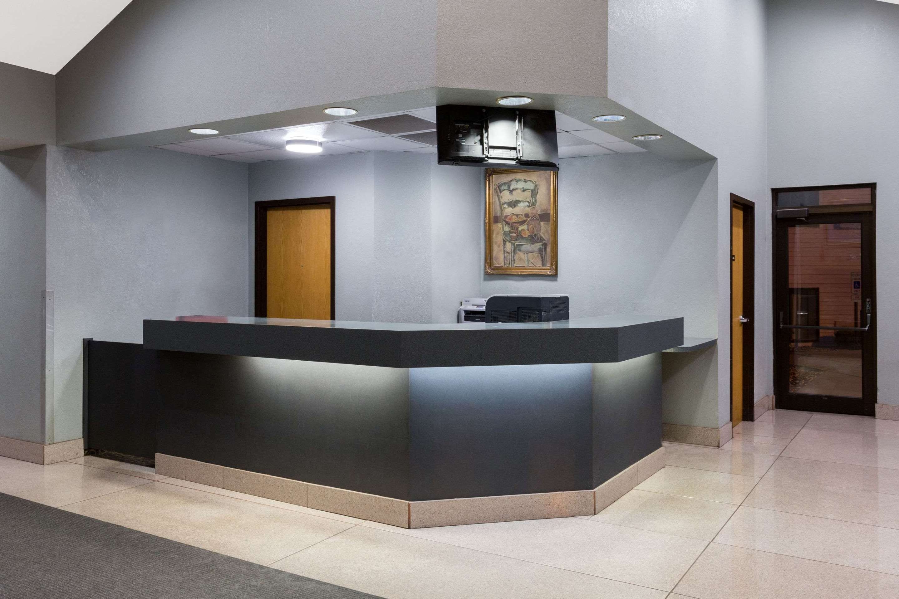 Receptionist