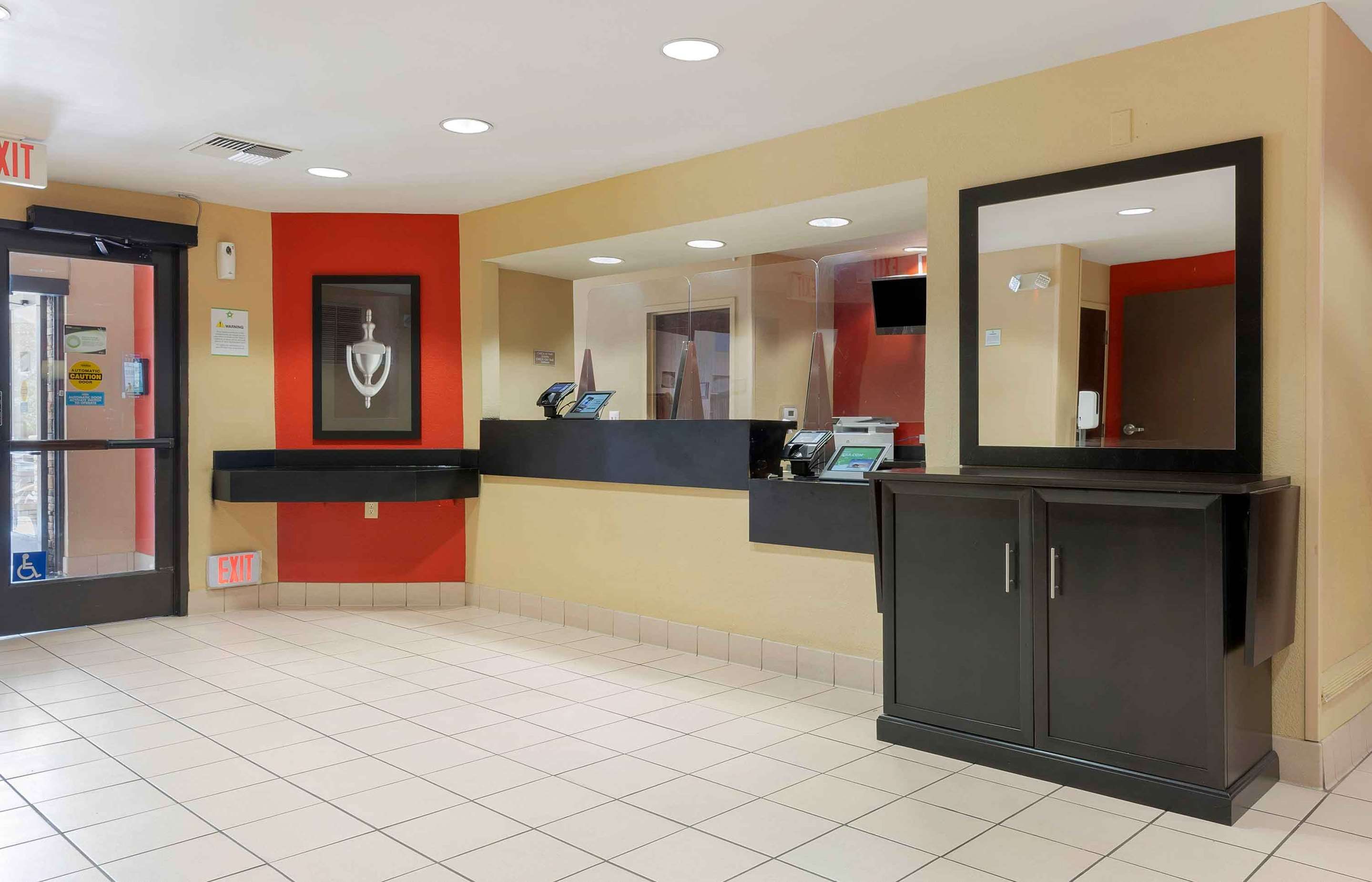 Receptionist