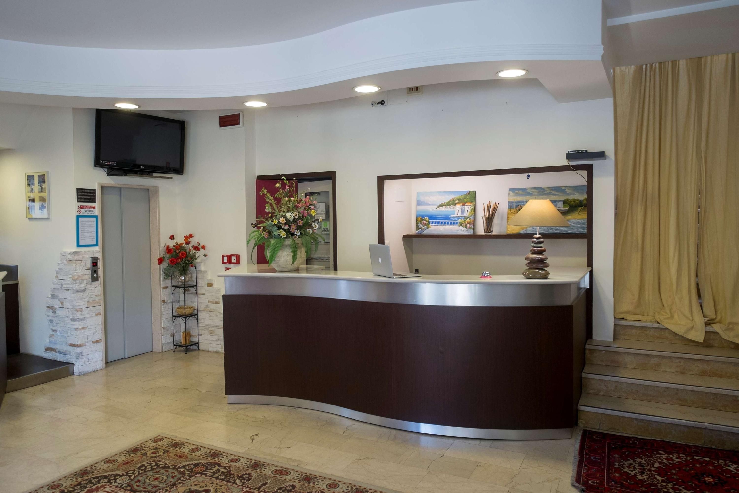 Receptionist