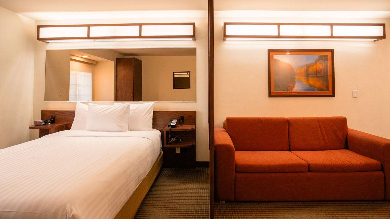 Microtel Inn & Suites by Wyndham Ciudad Juarez/US Consulate