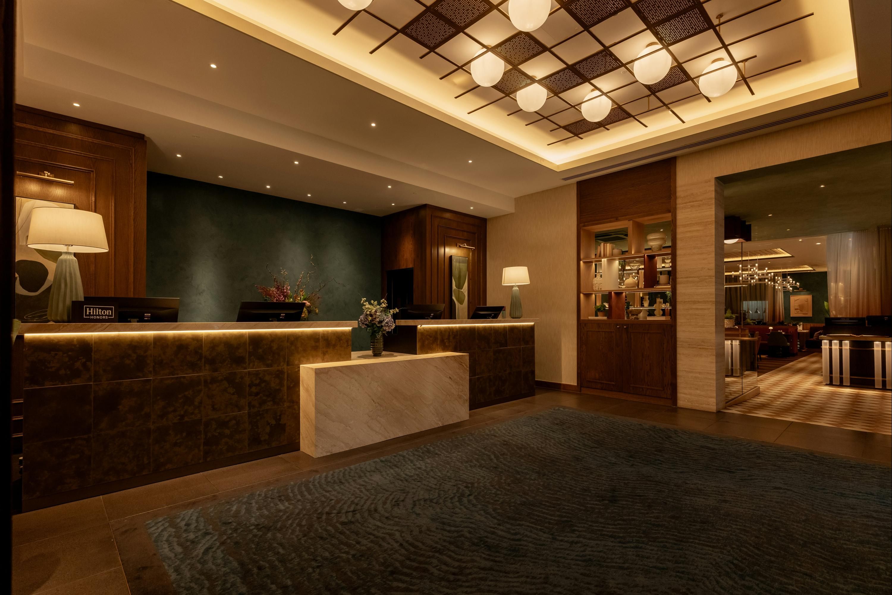 Receptionist