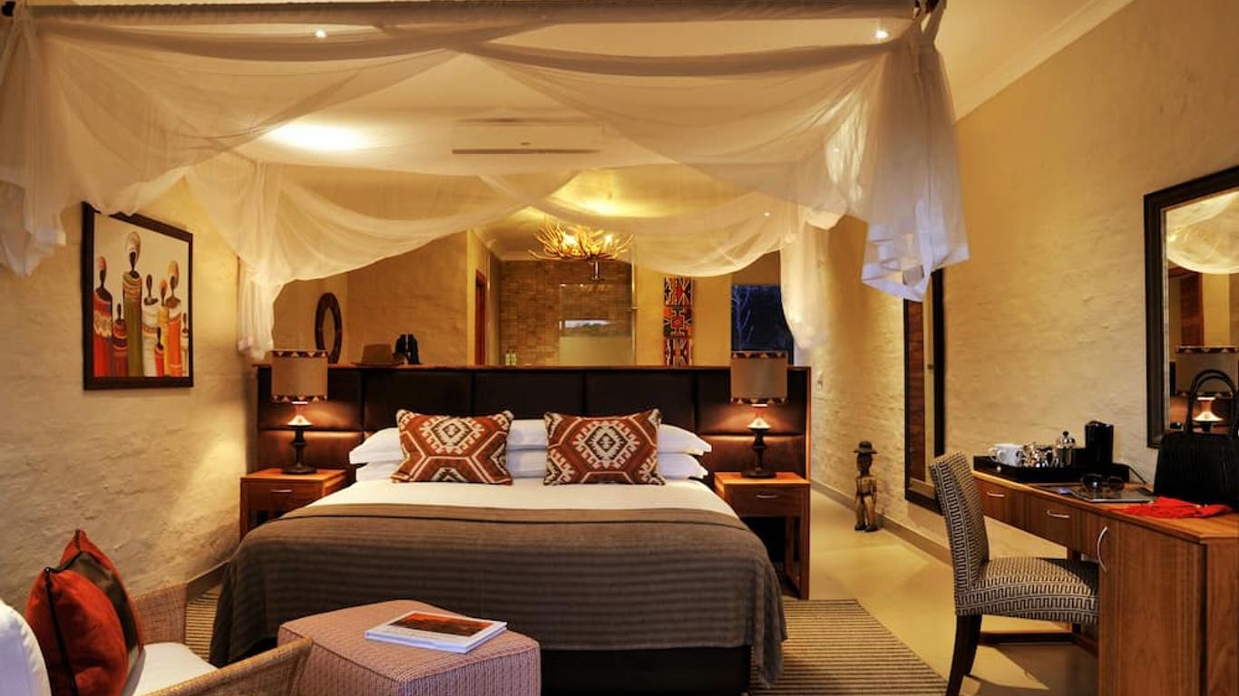 Victoria Falls Safari Club