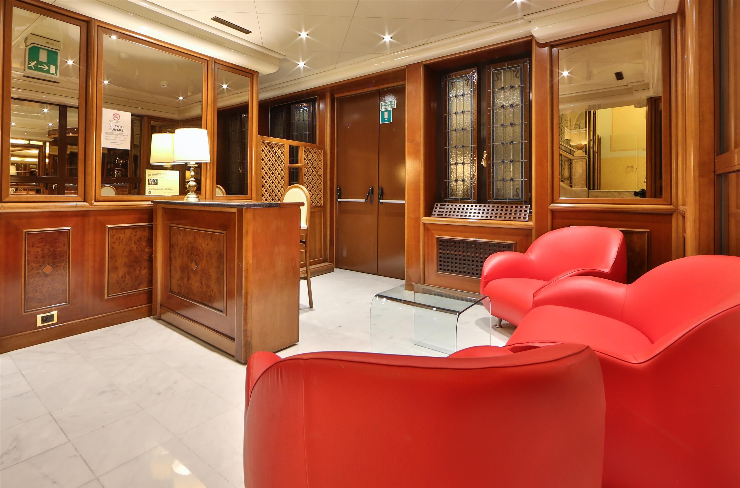Receptionist